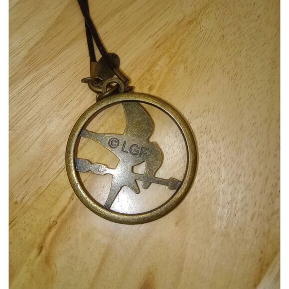 Hunger games. Lions gate necklace & pendant - Picture 2 of 4